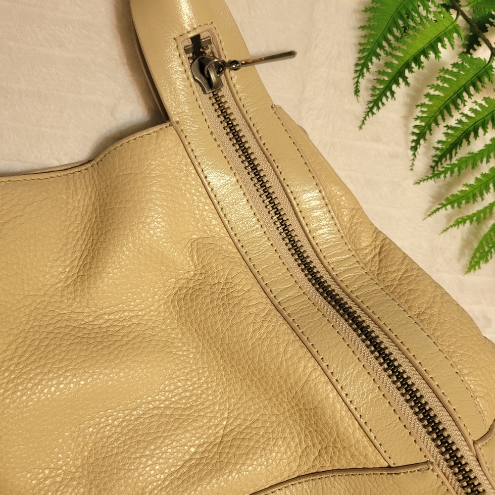 Handbag - Picture 4 of 11